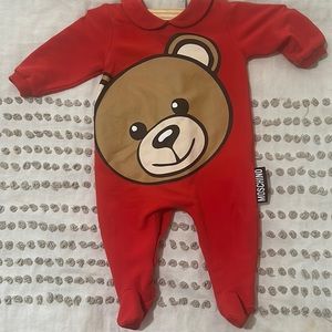 Baby wore this twice perfect condition kept in a good smoke free home